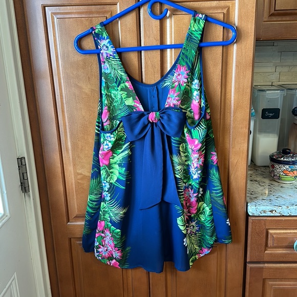 Candie’s Tropical Sheer Top - Picture 3 of 4